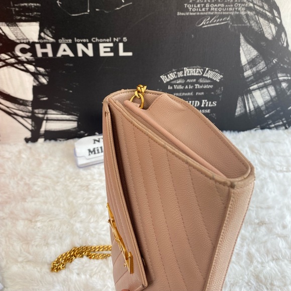 Saint Laurent Monogram Envelope - Picture 2 of 14